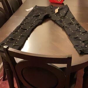 I am selling this pants.